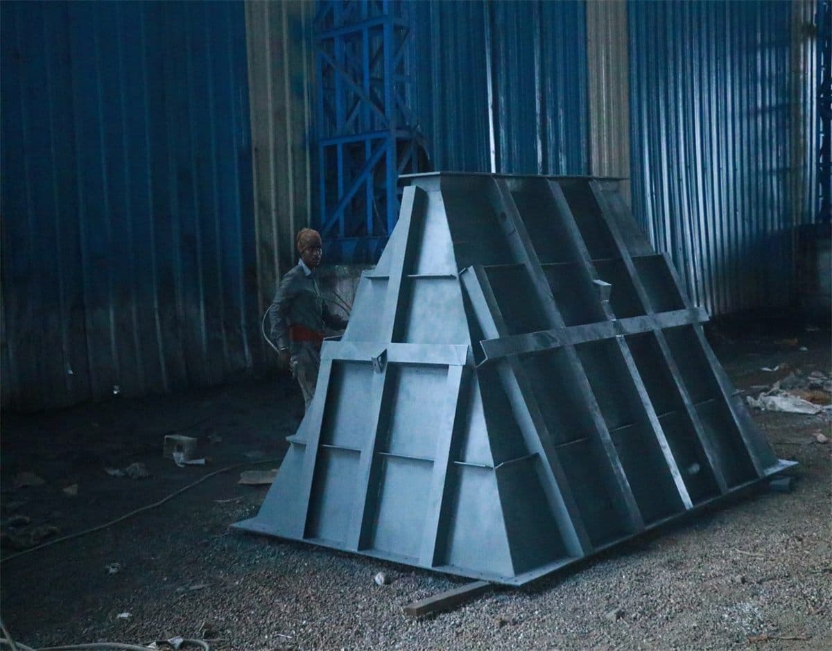 Large fabricated steel hopper structure